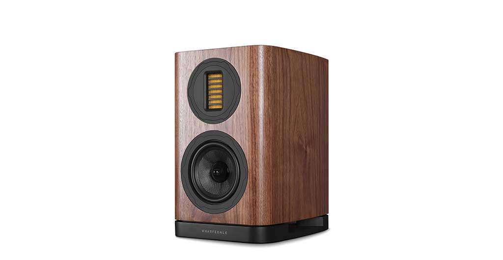 EVO 5.1 Bookshelf Speakers in walnut