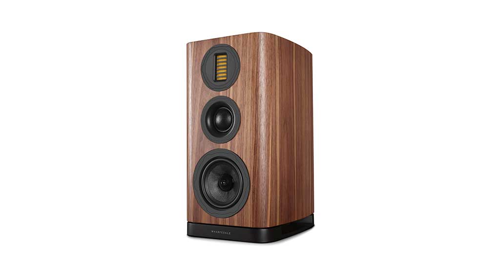 EVO 5.2 Bookshelf Speakers in walnut